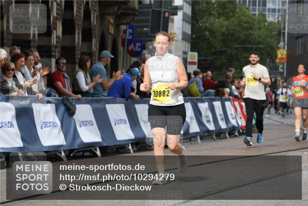 13.09.2026 - 21. swb-Marathon Bremen Strokosch-Dieckow http://msf.ph/oto/10294279 13.09.2026 11:19:57 Ziel 10004, 11457, 10430, 11244, 11333, 11337, 11546 meine-sportfotos.de