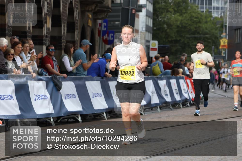 13.09.2026 - 21. swb-Marathon Bremen Strokosch-Dieckow http://msf.ph/oto/10294286 13.09.2026 11:19:57 Ziel 10004, 11457, 10430, 11244, 11333, 11337, 11546 meine-sportfotos.de