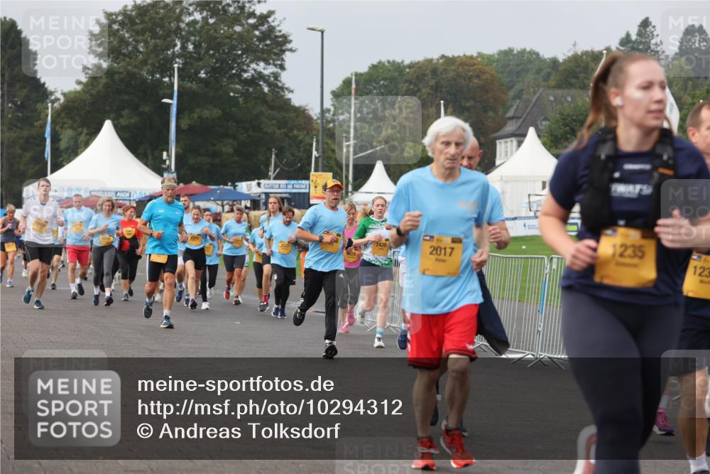 13.09.2026 - Kiel Lauf Andreas Tolksdorf http://msf.ph/oto/10294312 13.09.2026 09:26:36 Kiellinie 10300, 12218, 7439, 2527, 2017, 1235, 123 meine-sportfotos.de