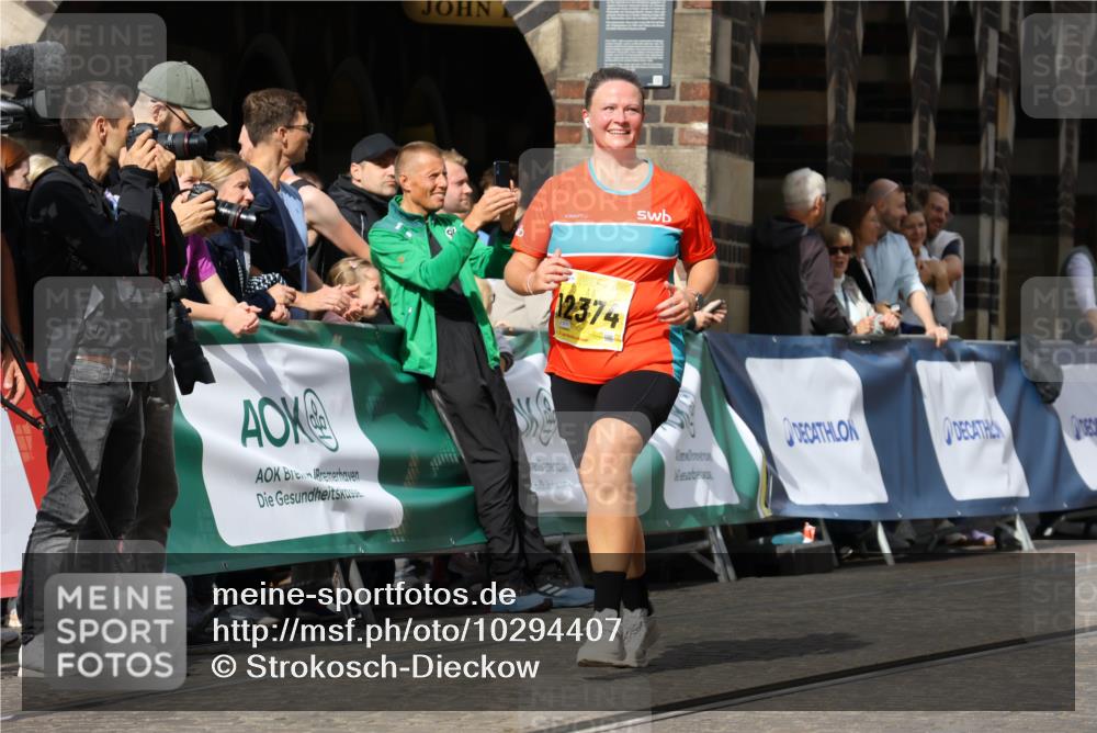 13.09.2026 - 21. swb-Marathon Bremen Strokosch-Dieckow http://msf.ph/oto/10294407 13.09.2026 11:20:27 Ziel 10430, 11244, 11333, 11337, 11546, 10161, 11529, 11530, 11541, 11675, 11980, 12153, 12316, 12317 meine-sportfotos.de