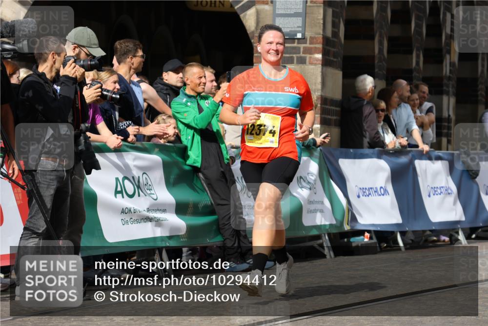 13.09.2026 - 21. swb-Marathon Bremen Strokosch-Dieckow http://msf.ph/oto/10294412 13.09.2026 11:20:27 Ziel 10430, 11244, 11333, 11337, 11546, 10161, 11529, 11530, 11541, 11675, 11980, 12153, 12316, 12317 meine-sportfotos.de