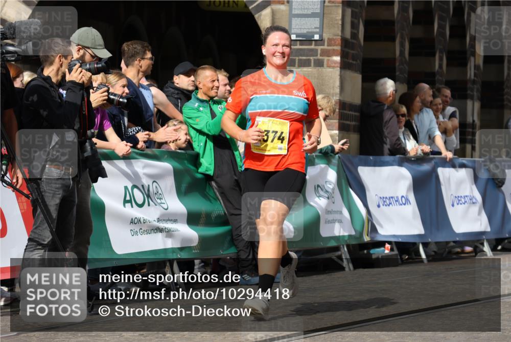 13.09.2026 - 21. swb-Marathon Bremen Strokosch-Dieckow http://msf.ph/oto/10294418 13.09.2026 11:20:27 Ziel 10430, 11244, 11333, 11337, 11546, 10161, 11529, 11530, 11541, 11675, 11980, 12153, 12316, 12317 meine-sportfotos.de