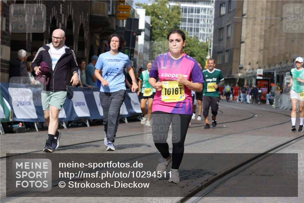 13.09.2026 - 21. swb-Marathon Bremen Strokosch-Dieckow http://msf.ph/oto/10294511 13.09.2026 11:20:38 Ziel 11244, 11296, 11333, 11337, 12285, 12374, 11675, 12153 meine-sportfotos.de