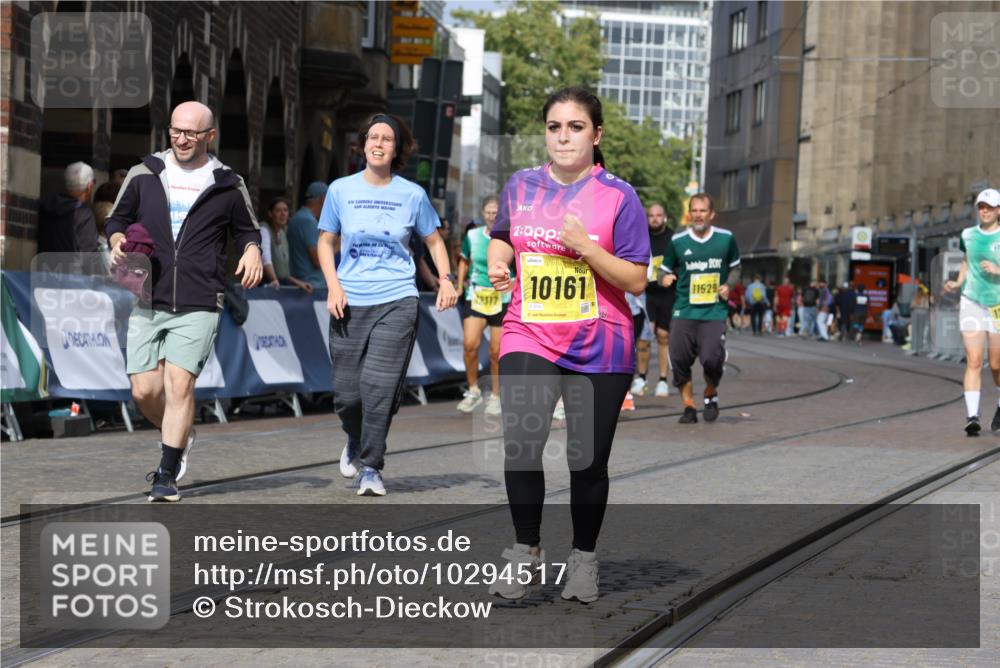 13.09.2026 - 21. swb-Marathon Bremen Strokosch-Dieckow http://msf.ph/oto/10294517 13.09.2026 11:20:38 Ziel 11244, 11296, 11333, 11337, 12285, 12374, 11675, 12153 meine-sportfotos.de