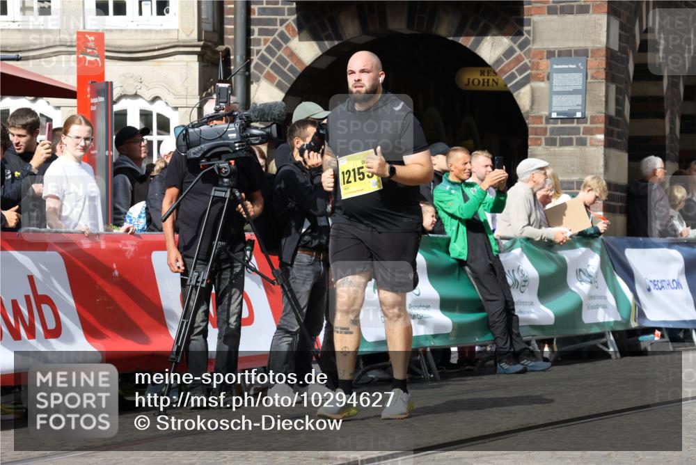 13.09.2026 - 21. swb-Marathon Bremen Strokosch-Dieckow http://msf.ph/oto/10294627 13.09.2026 11:20:50 Ziel 10161, 11296, 11529, 11530, 11541, 11675, 11980, 12285, 12316, 12317, 10407, 12542 meine-sportfotos.de