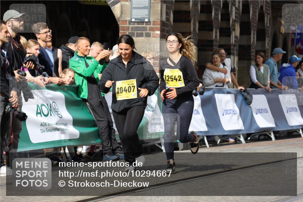 13.09.2026 - 21. swb-Marathon Bremen Strokosch-Dieckow http://msf.ph/oto/10294667 13.09.2026 11:21:04 Ziel 11529, 11530, 11541, 11675, 11980, 12153, 12316, 12317 meine-sportfotos.de