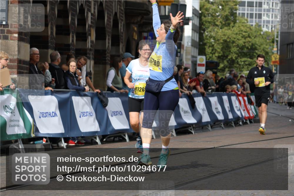 13.09.2026 - 21. swb-Marathon Bremen Strokosch-Dieckow http://msf.ph/oto/10294677 13.09.2026 11:21:27 Ziel 11104, 11821 meine-sportfotos.de