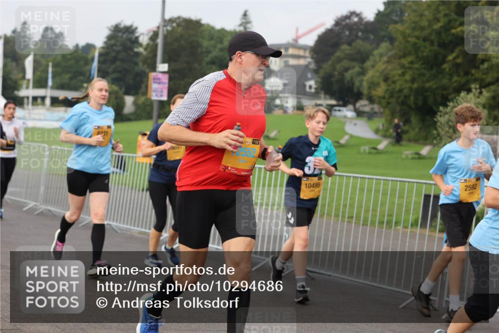 13.09.2026 - Kiel Lauf Andreas Tolksdorf http://msf.ph/oto/10294686 13.09.2026 09:27:48 Kiellinie 2552, 10495, 2592 meine-sportfotos.de