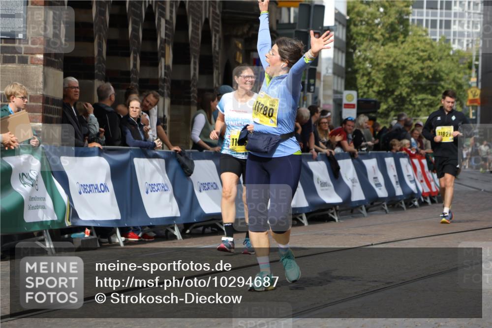 13.09.2026 - 21. swb-Marathon Bremen Strokosch-Dieckow http://msf.ph/oto/10294687 13.09.2026 11:21:27 Ziel 11104, 11821 meine-sportfotos.de