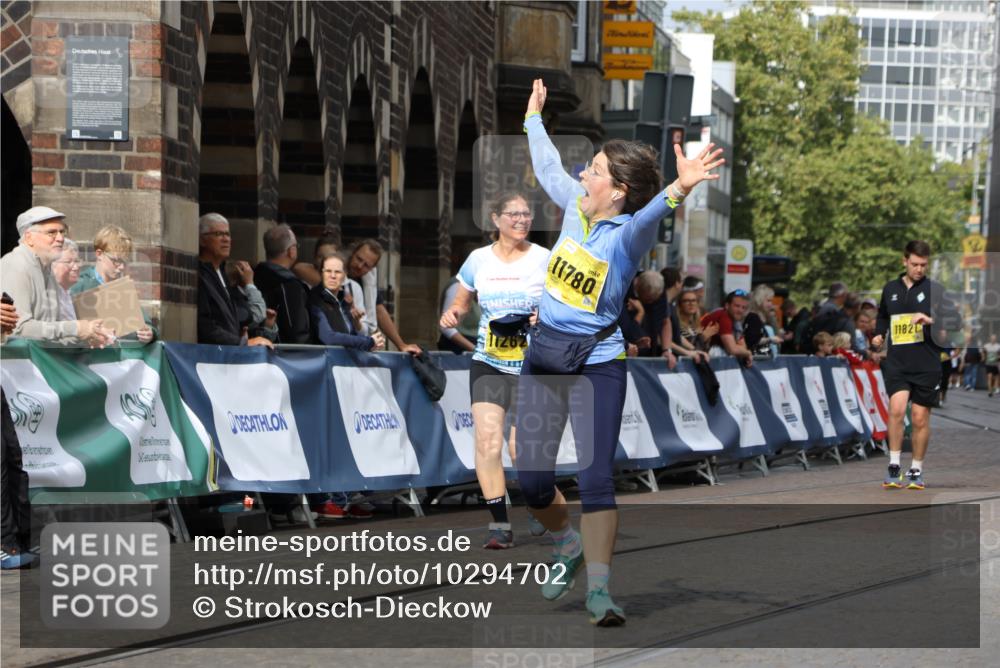 13.09.2026 - 21. swb-Marathon Bremen Strokosch-Dieckow http://msf.ph/oto/10294702 13.09.2026 11:21:27 Ziel 11104, 11821 meine-sportfotos.de