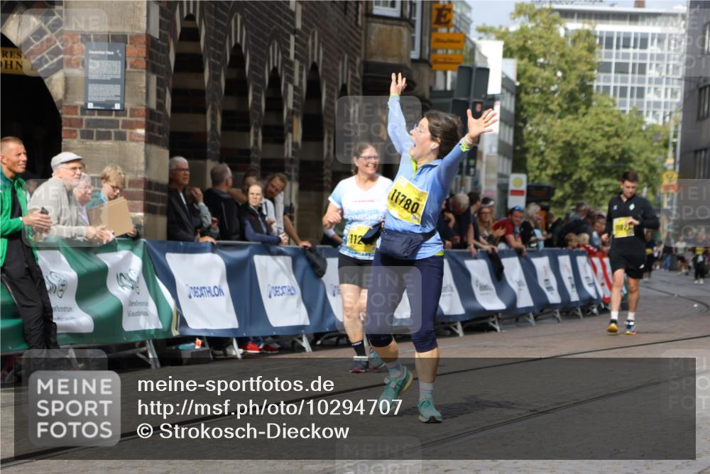 13.09.2026 - 21. swb-Marathon Bremen Strokosch-Dieckow http://msf.ph/oto/10294707 13.09.2026 11:21:27 Ziel 11104, 11821 meine-sportfotos.de