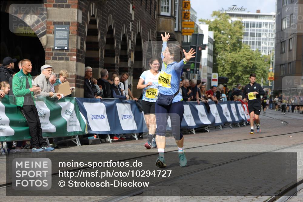 13.09.2026 - 21. swb-Marathon Bremen Strokosch-Dieckow http://msf.ph/oto/10294727 13.09.2026 11:21:28 Ziel 11104, 11821 meine-sportfotos.de