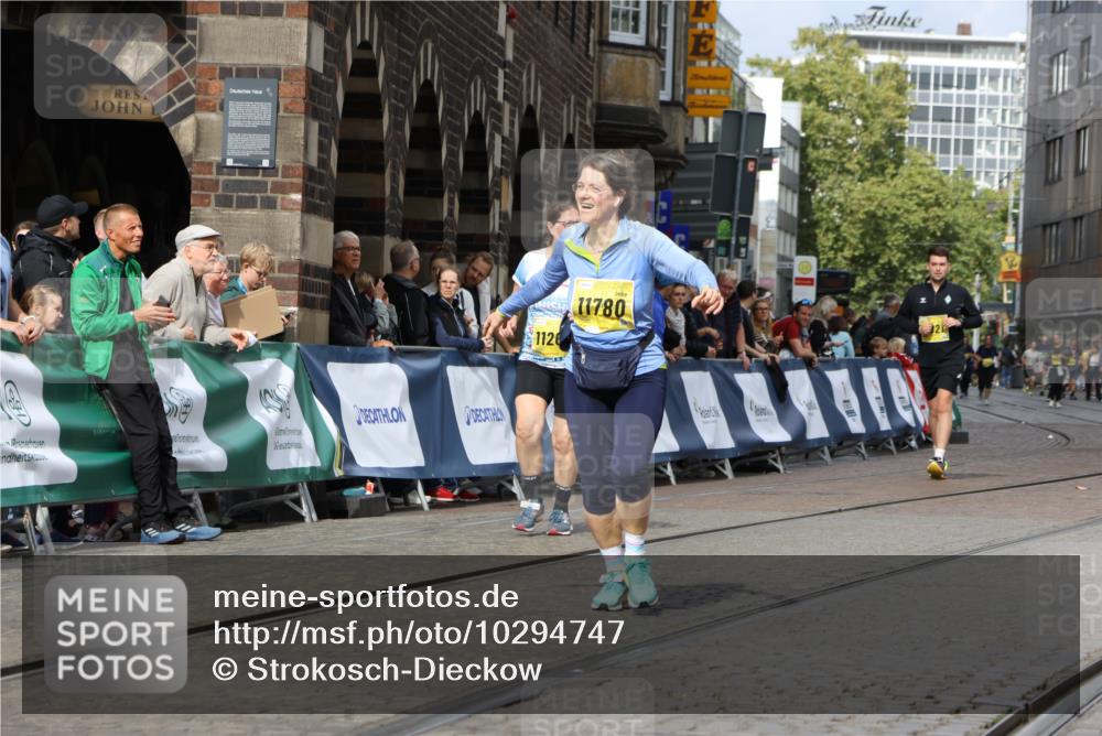 13.09.2026 - 21. swb-Marathon Bremen Strokosch-Dieckow http://msf.ph/oto/10294747 13.09.2026 11:21:28 Ziel 11104, 11821 meine-sportfotos.de