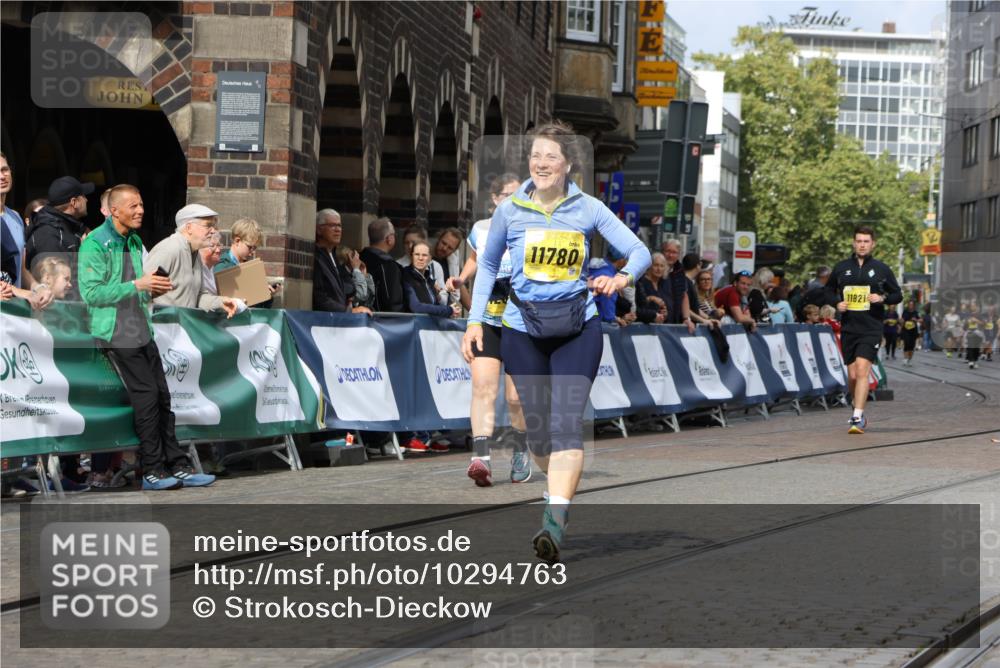 13.09.2026 - 21. swb-Marathon Bremen Strokosch-Dieckow http://msf.ph/oto/10294763 13.09.2026 11:21:28 Ziel 11104, 11821 meine-sportfotos.de