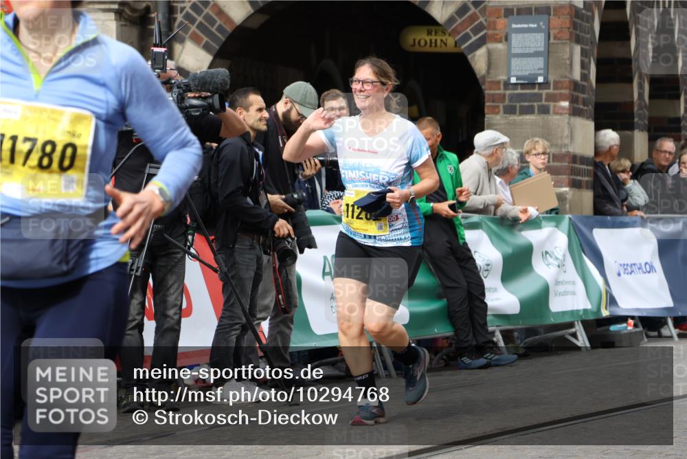 13.09.2026 - 21. swb-Marathon Bremen Strokosch-Dieckow http://msf.ph/oto/10294768 13.09.2026 11:21:31 Ziel 11780, 11104 meine-sportfotos.de