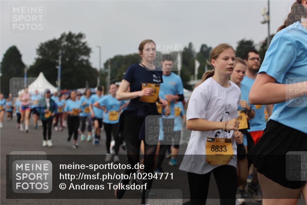 13.09.2026 - Kiel Lauf Andreas Tolksdorf http://msf.ph/oto/10294771 13.09.2026 09:27:57 Kiellinie 8833 meine-sportfotos.de