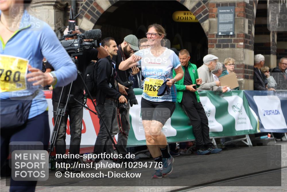 13.09.2026 - 21. swb-Marathon Bremen Strokosch-Dieckow http://msf.ph/oto/10294776 13.09.2026 11:21:31 Ziel 11780, 11104 meine-sportfotos.de