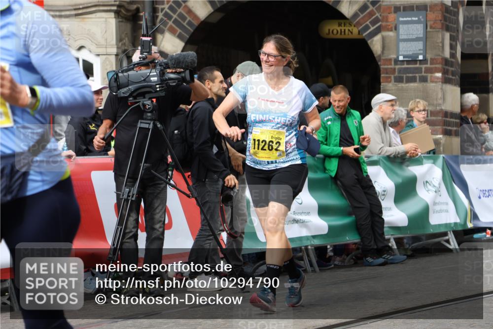 13.09.2026 - 21. swb-Marathon Bremen Strokosch-Dieckow http://msf.ph/oto/10294790 13.09.2026 11:21:31 Ziel 11780, 11104 meine-sportfotos.de