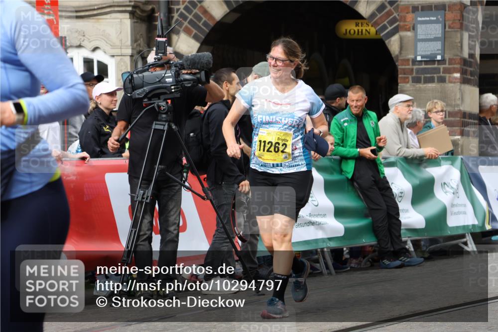 13.09.2026 - 21. swb-Marathon Bremen Strokosch-Dieckow http://msf.ph/oto/10294797 13.09.2026 11:21:31 Ziel 11780, 11104 meine-sportfotos.de