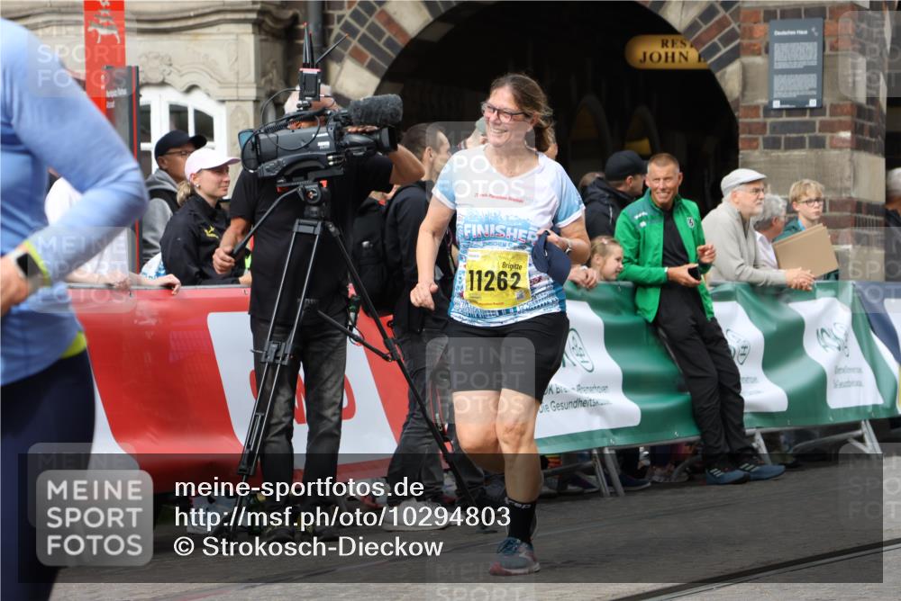 13.09.2026 - 21. swb-Marathon Bremen Strokosch-Dieckow http://msf.ph/oto/10294803 13.09.2026 11:21:31 Ziel 11780, 11104 meine-sportfotos.de