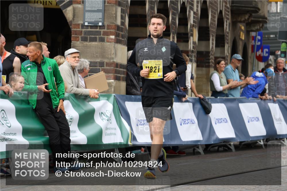 13.09.2026 - 21. swb-Marathon Bremen Strokosch-Dieckow http://msf.ph/oto/10294824 13.09.2026 11:21:35 Ziel 11262, 11780, 11104 meine-sportfotos.de