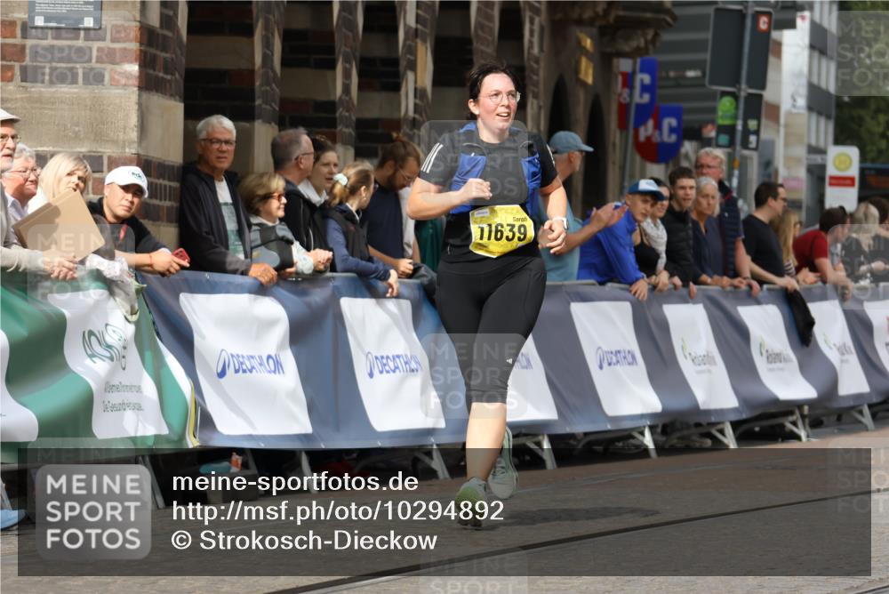 13.09.2026 - 21. swb-Marathon Bremen Strokosch-Dieckow http://msf.ph/oto/10294892 13.09.2026 11:21:59 Ziel 11104, 11821, 11698, 12157 meine-sportfotos.de