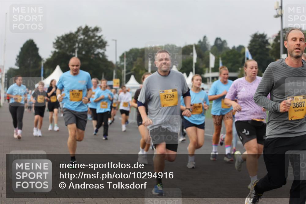 13.09.2026 - Kiel Lauf Andreas Tolksdorf http://msf.ph/oto/10294916 13.09.2026 09:28:13 Kiellinie 6732, 3735, 438, 3687 meine-sportfotos.de