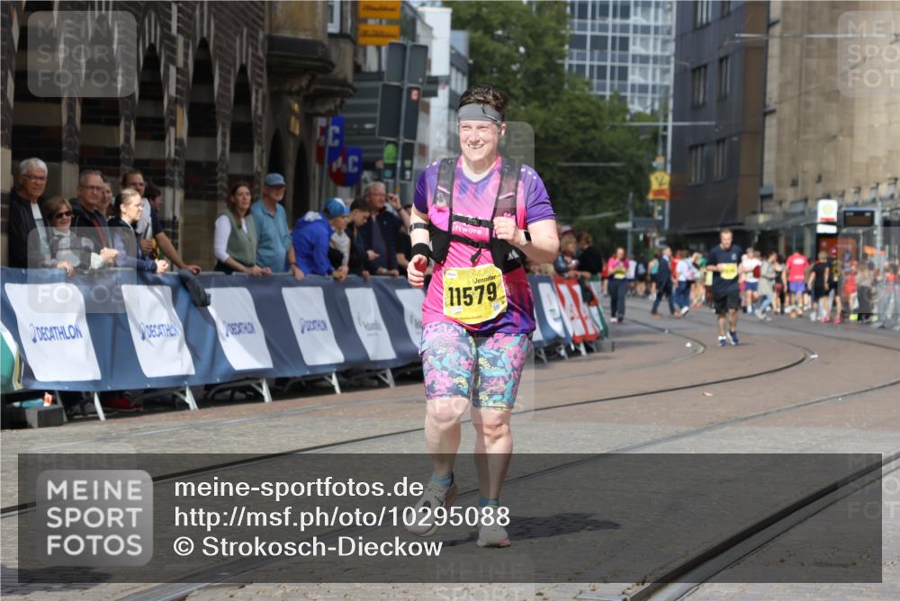 13.09.2026 - 21. swb-Marathon Bremen Strokosch-Dieckow http://msf.ph/oto/10295088 13.09.2026 11:22:34 Ziel 11423, 11698, 12444, 11574 meine-sportfotos.de