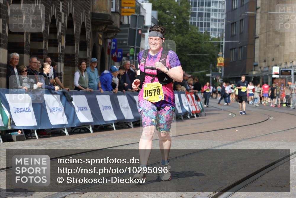 13.09.2026 - 21. swb-Marathon Bremen Strokosch-Dieckow http://msf.ph/oto/10295096 13.09.2026 11:22:34 Ziel 11423, 11698, 12444, 11574 meine-sportfotos.de