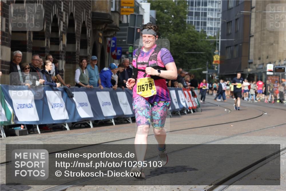 13.09.2026 - 21. swb-Marathon Bremen Strokosch-Dieckow http://msf.ph/oto/10295103 13.09.2026 11:22:34 Ziel 11423, 11698, 12444, 11574 meine-sportfotos.de