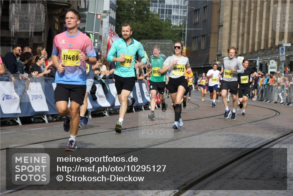 13.09.2026 - 21. swb-Marathon Bremen Strokosch-Dieckow http://msf.ph/oto/10295127 13.09.2026 10:47:40 Ziel 10189, 10310, 10319, 10807, 10898, 11187, 11269, 11462, 11650, 11651, 11814, 12048, 12195, 12298, 13528, 13545, 13589, 10172, 10393, 10592, 11018, 11360, 11634, 11894, 12278, 12558 meine-sportfotos.de