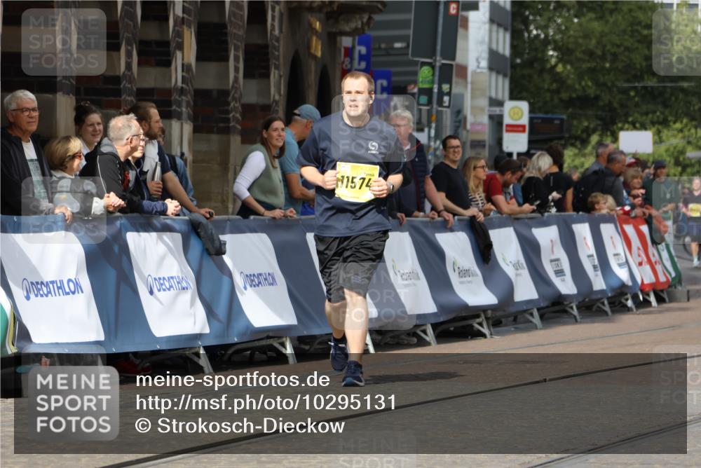 13.09.2026 - 21. swb-Marathon Bremen Strokosch-Dieckow http://msf.ph/oto/10295131 13.09.2026 11:22:49 Ziel 10710, 10968, 11423, 11579, 12444, 12083 meine-sportfotos.de
