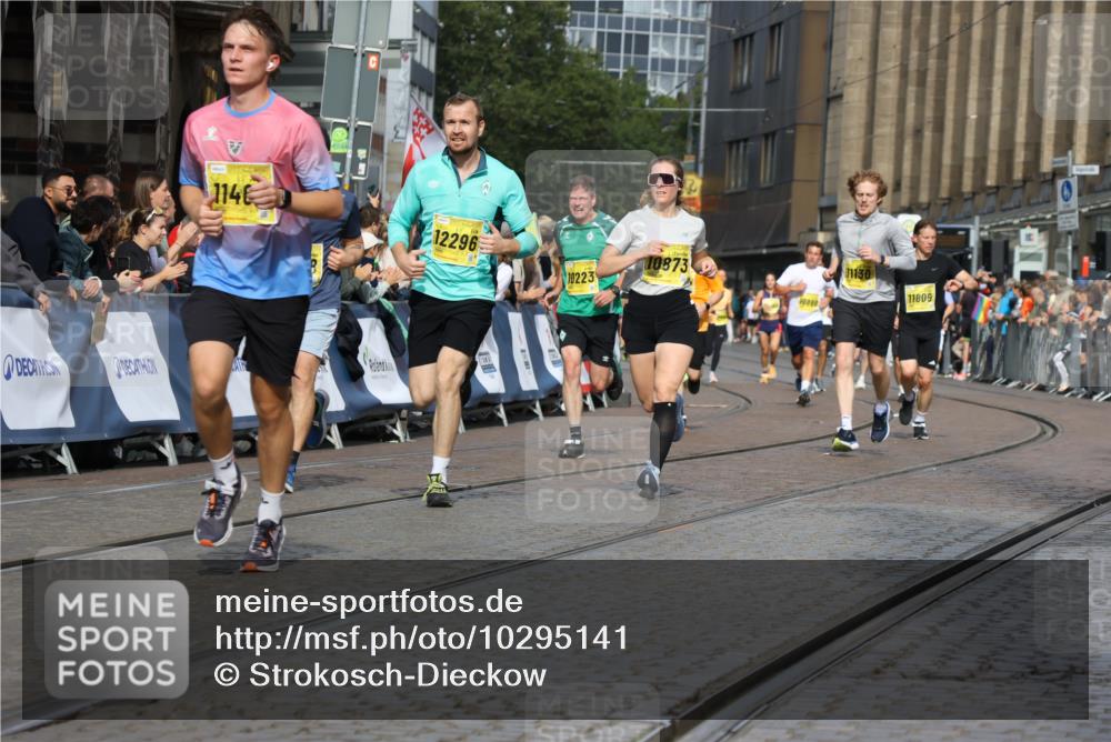 13.09.2026 - 21. swb-Marathon Bremen Strokosch-Dieckow http://msf.ph/oto/10295141 13.09.2026 10:47:40 Ziel 10189, 10310, 10319, 10807, 10898, 11187, 11269, 11462, 11650, 11651, 11814, 12048, 12195, 12298, 13528, 13545, 13589, 10172, 10393, 10592, 11018, 11360, 11634, 11894, 12278, 12558 meine-sportfotos.de