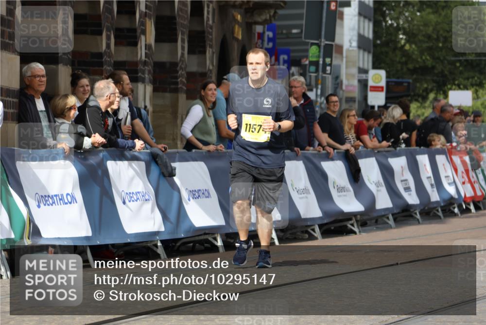 13.09.2026 - 21. swb-Marathon Bremen Strokosch-Dieckow http://msf.ph/oto/10295147 13.09.2026 11:22:49 Ziel 10710, 10968, 11423, 11579, 12444, 12083 meine-sportfotos.de