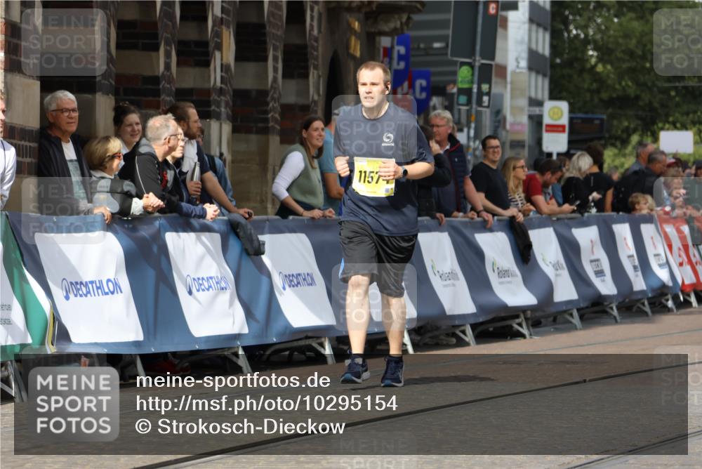 13.09.2026 - 21. swb-Marathon Bremen Strokosch-Dieckow http://msf.ph/oto/10295154 13.09.2026 11:22:49 Ziel 10710, 10968, 11423, 11579, 12444, 12083 meine-sportfotos.de