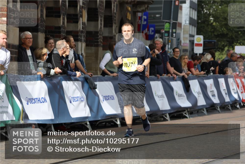 13.09.2026 - 21. swb-Marathon Bremen Strokosch-Dieckow http://msf.ph/oto/10295177 13.09.2026 11:22:49 Ziel 10710, 10968, 11423, 11579, 12444, 12083 meine-sportfotos.de