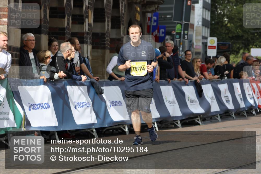 13.09.2026 - 21. swb-Marathon Bremen Strokosch-Dieckow http://msf.ph/oto/10295184 13.09.2026 11:22:49 Ziel 10710, 10968, 11423, 11579, 12444, 12083 meine-sportfotos.de