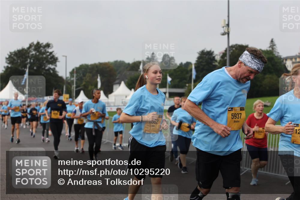 13.09.2026 - Kiel Lauf Andreas Tolksdorf http://msf.ph/oto/10295220 13.09.2026 09:28:49 Kiellinie 0302, 38, 5937, 12047, 12 meine-sportfotos.de