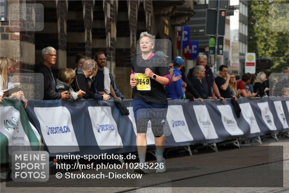 13.09.2026 - 21. swb-Marathon Bremen Strokosch-Dieckow http://msf.ph/oto/10295226 13.09.2026 11:23:17 Ziel 12083, 10925, 11266, 11663, 12340, 12440 meine-sportfotos.de
