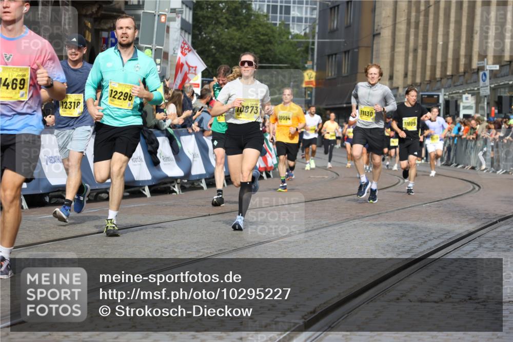13.09.2026 - 21. swb-Marathon Bremen Strokosch-Dieckow http://msf.ph/oto/10295227 13.09.2026 10:47:40 Ziel 10189, 10310, 10319, 10807, 10898, 11187, 11269, 11462, 11650, 11651, 11814, 12048, 12195, 12298, 13528, 13545, 13589, 10172, 10393, 10592, 11018, 11360, 11634, 11894, 12278, 12558 meine-sportfotos.de