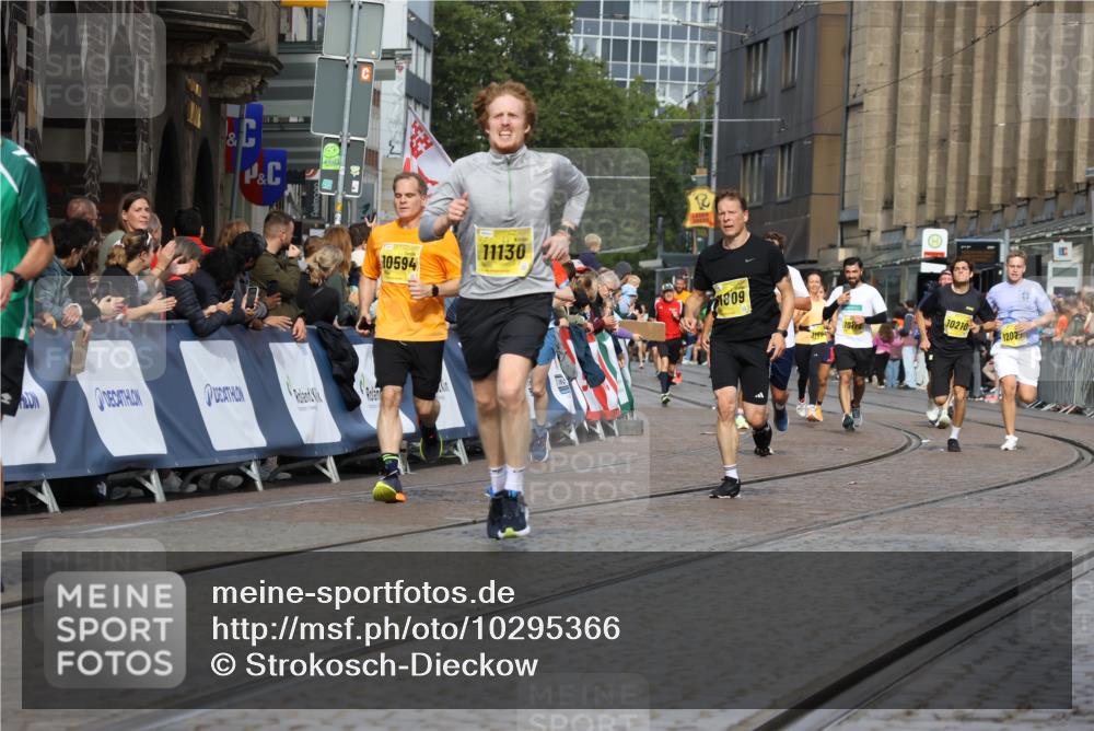 13.09.2026 - 21. swb-Marathon Bremen Strokosch-Dieckow http://msf.ph/oto/10295366 13.09.2026 10:47:43 Ziel 10189, 10270, 10310, 10319, 10807, 10873, 10898, 11187, 11269, 11462, 11469, 11646, 12048, 12195, 12296, 12298, 13521, 13528, 13545, 13589, 10172, 10592, 11018, 11360, 11634, 11735, 12278, 12558 meine-sportfotos.de