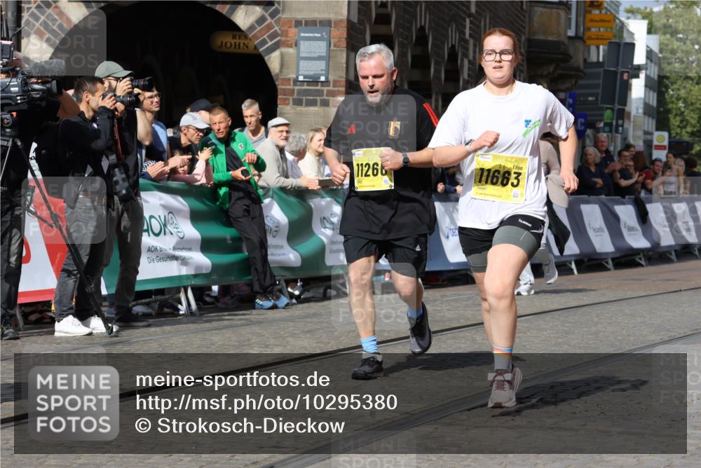 13.09.2026 - 21. swb-Marathon Bremen Strokosch-Dieckow http://msf.ph/oto/10295380 13.09.2026 11:23:36 Ziel 10349, 10754, 10925, 12340, 10292 meine-sportfotos.de