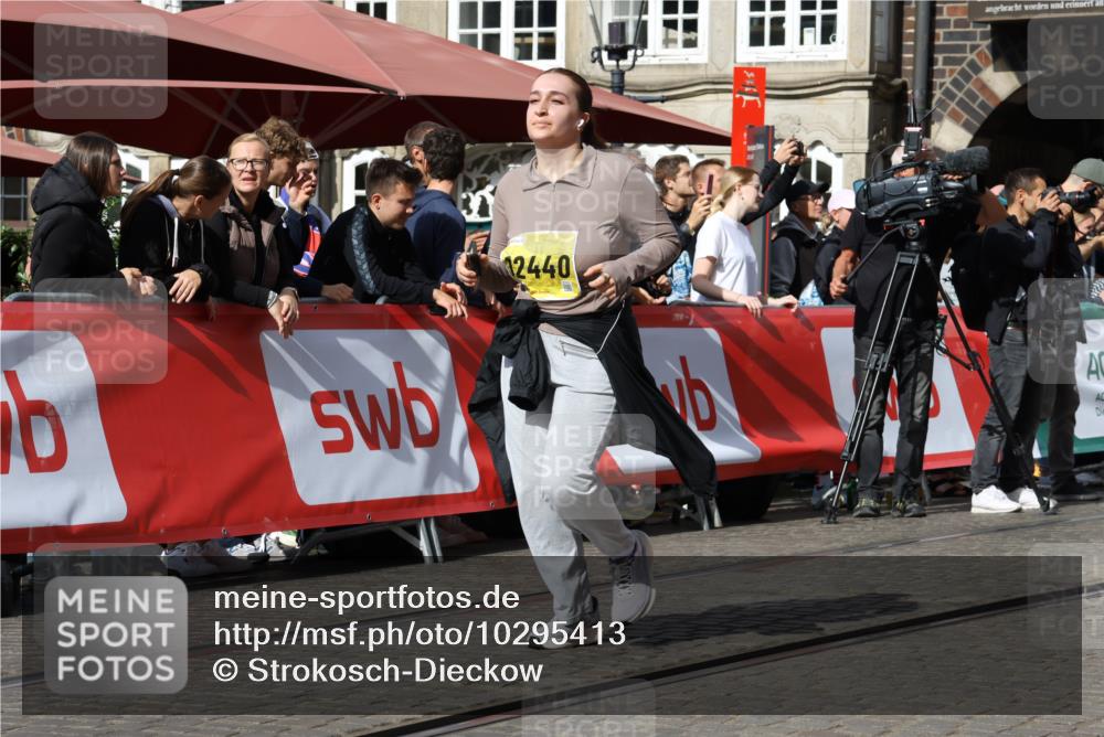 13.09.2026 - 21. swb-Marathon Bremen Strokosch-Dieckow http://msf.ph/oto/10295413 13.09.2026 11:23:42 Ziel 10349, 10754, 10925, 11266, 11663, 12340, 10292, 10970 meine-sportfotos.de