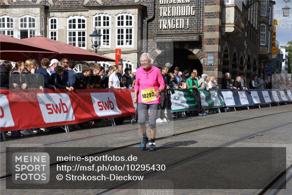13.09.2026 - 21. swb-Marathon Bremen Strokosch-Dieckow http://msf.ph/oto/10295430 13.09.2026 11:24:01 Ziel 12440 meine-sportfotos.de