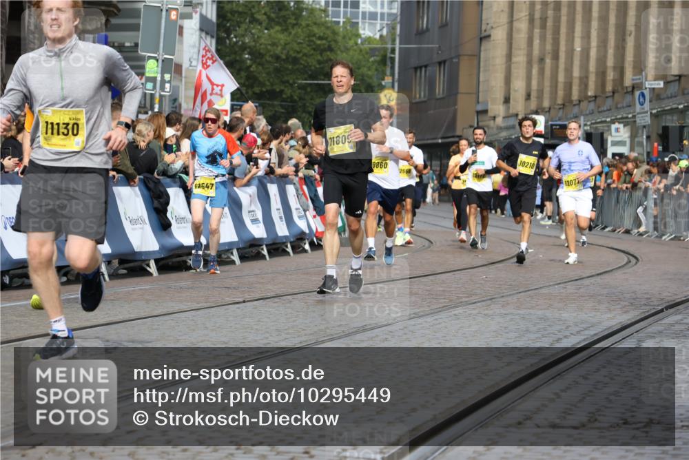 13.09.2026 - 21. swb-Marathon Bremen Strokosch-Dieckow http://msf.ph/oto/10295449 13.09.2026 10:47:44 Ziel 10189, 10223, 10270, 10310, 10319, 10807, 10873, 10898, 11187, 11269, 11462, 11469, 11646, 12048, 12195, 12296, 12298, 12318, 13521, 13528, 13545, 10592, 11018, 11360, 11634, 11735, 12278, 12487, 12558 meine-sportfotos.de
