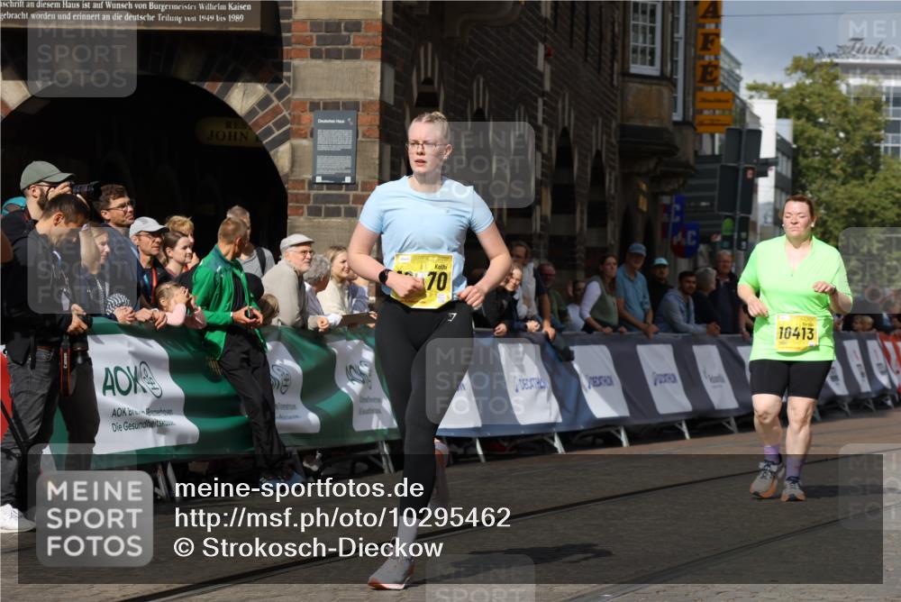 13.09.2026 - 21. swb-Marathon Bremen Strokosch-Dieckow http://msf.ph/oto/10295462 13.09.2026 11:24:07 Ziel 10292, 11712 meine-sportfotos.de