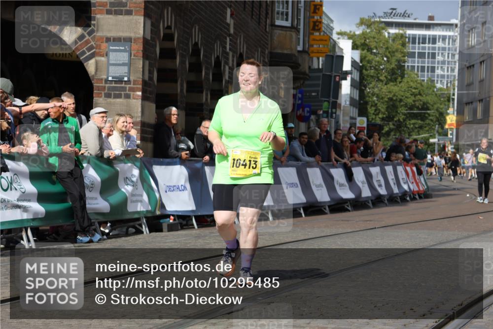 13.09.2026 - 21. swb-Marathon Bremen Strokosch-Dieckow http://msf.ph/oto/10295485 13.09.2026 11:24:09 Ziel 10292, 10970, 11712 meine-sportfotos.de