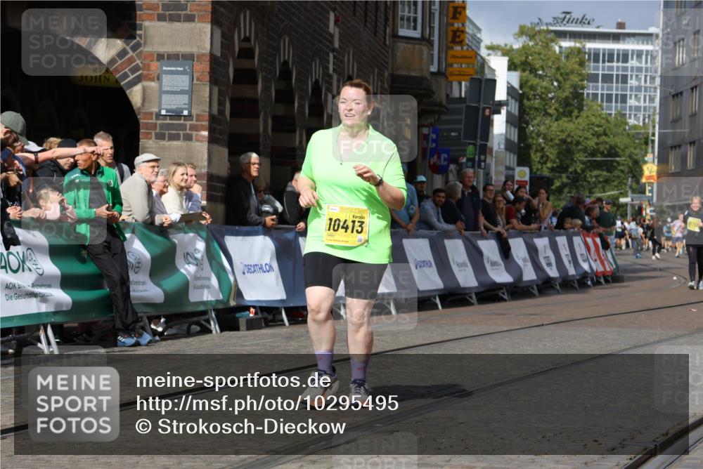13.09.2026 - 21. swb-Marathon Bremen Strokosch-Dieckow http://msf.ph/oto/10295495 13.09.2026 11:24:09 Ziel 10292, 10970, 11712 meine-sportfotos.de