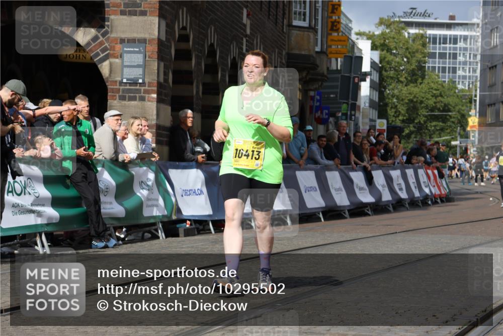 13.09.2026 - 21. swb-Marathon Bremen Strokosch-Dieckow http://msf.ph/oto/10295502 13.09.2026 11:24:09 Ziel 10292, 10970, 11712 meine-sportfotos.de