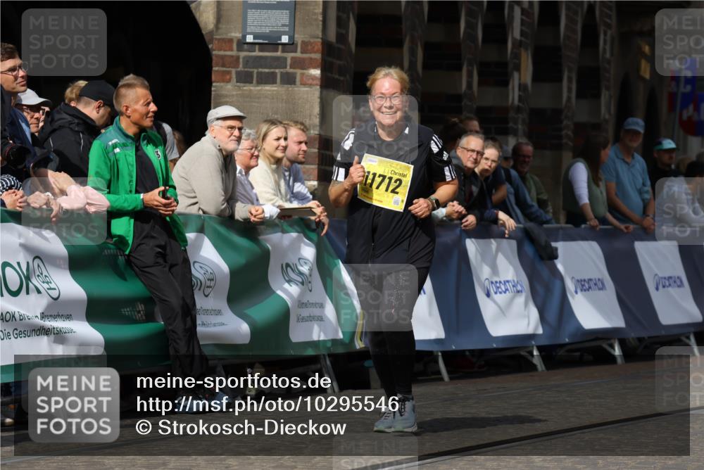 13.09.2026 - 21. swb-Marathon Bremen Strokosch-Dieckow http://msf.ph/oto/10295546 13.09.2026 11:24:22 Ziel 10292, 10413, 10970 meine-sportfotos.de